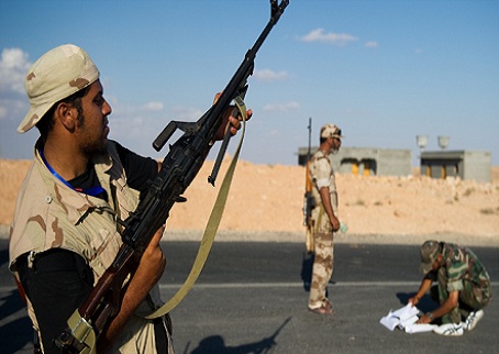 الثوار الليبيون يقتربون من سرت